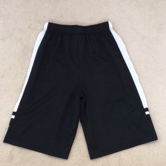 BOYS NIKE ATHLETIC BASKETBALL SHORTS SIZE LARGE - Picture 5 of 5